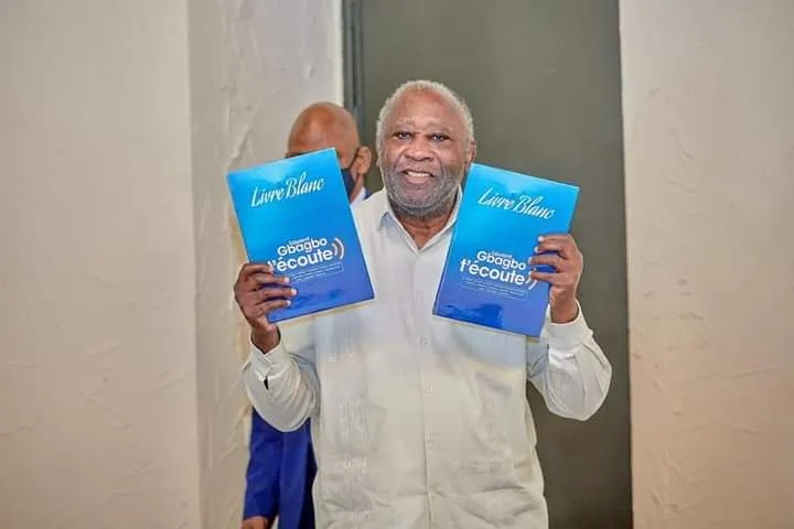 Gbagbo reçoit le livre blanc sur les préoccupations des jeunes ivoiriens