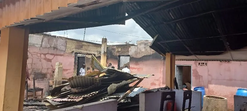 Dame à Daoukro : un domicile ravagé par le feu, la police ouvre une enquête