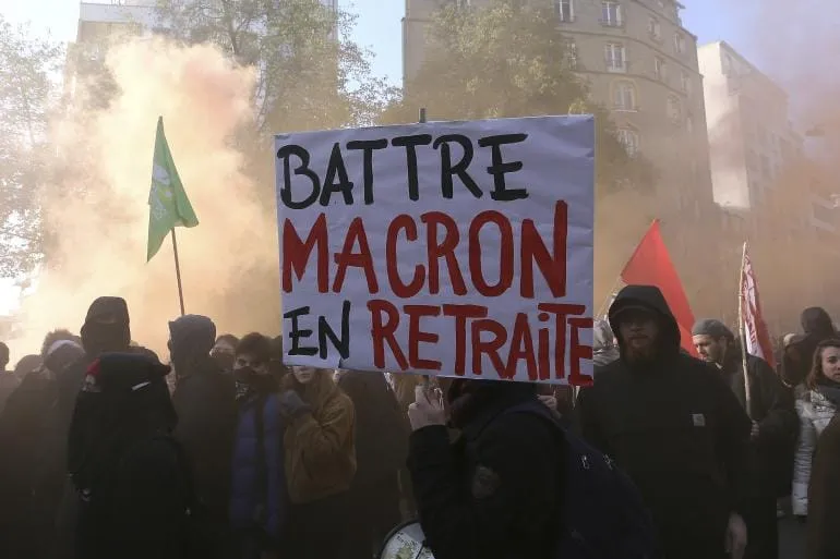 Réforme des retraites en France: la tension monte à Paris, 310 arrestations, plus rien ne va pour Macron ?