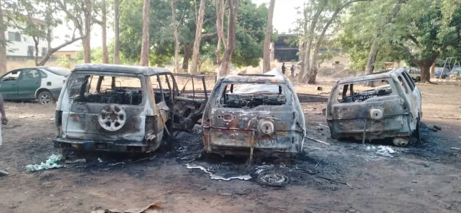 Bouna : 5 véhicules incendiés par « un commando invisible » ce vendredi 17 mars 2023