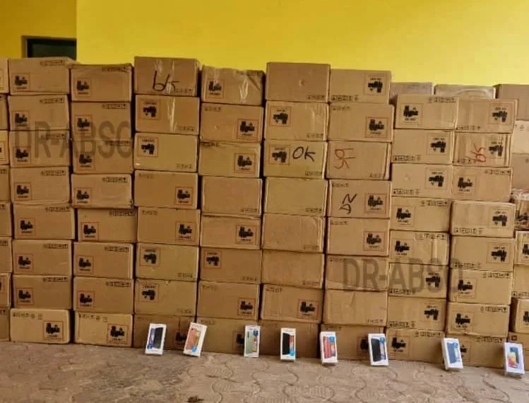 Côte d’Ivoire : 11 135 téléphones portables saisis à Bonoua