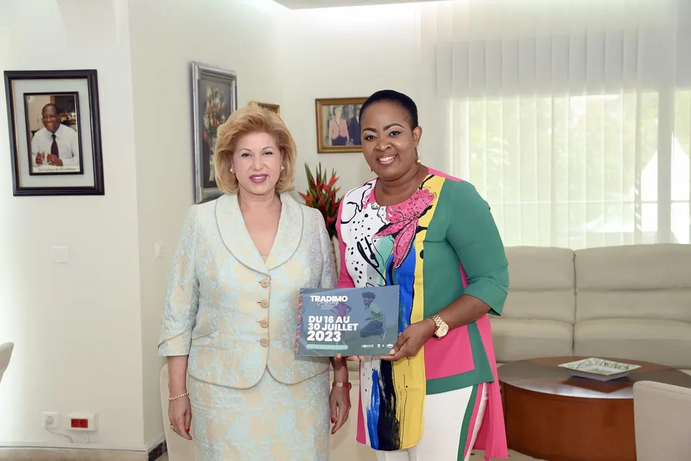 Nahomi chez la Première Dame, Dominique Ouattara