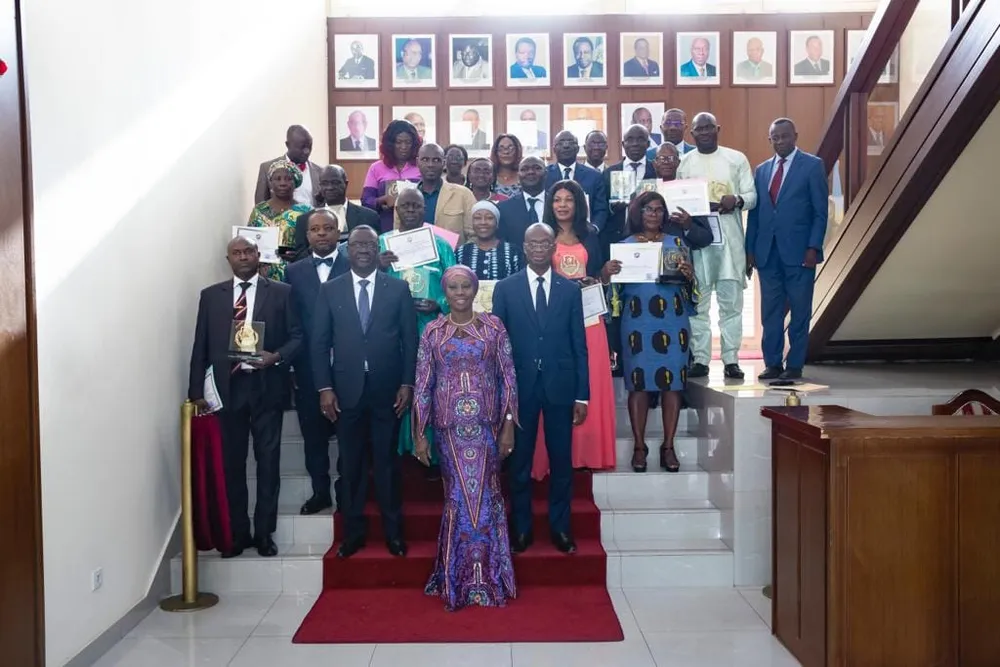 Prix National d’Excellence: Remise des récompenses aux lauréates classés 2e et 3e par Kandia Camara