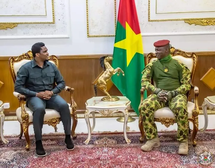 Samuel Eto’o chez le Capitaine Ibrahim Traoré au Burkina