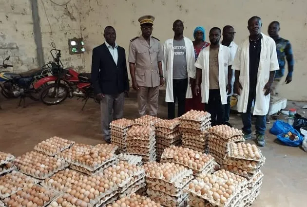 Marché de Dabou : Plus de 800 plaquettes d’œufs avariés saisies