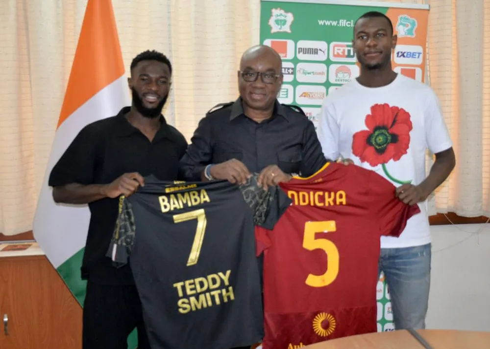 Eléphants de Côte d’Ivoire : Evan Ndicka et Jonathan Bamba offrent leurs maillots au président de la FIF