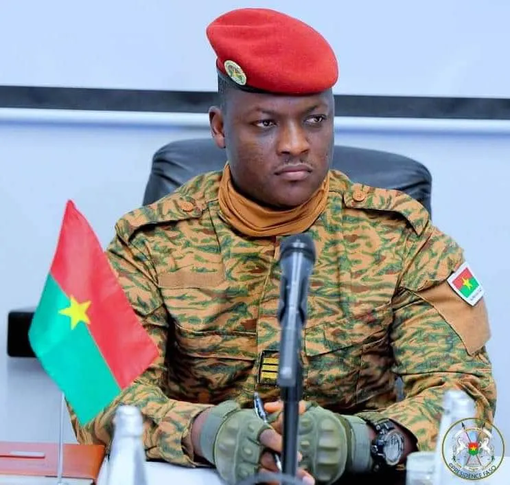 Le Capitaine Ibrahim Traoré échange avec les militaires stagiaires en formation en Russie