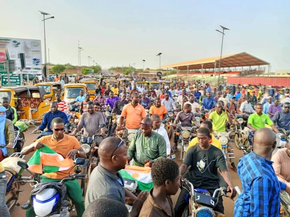 Tentative de coup d’État au Niger : manifestations de soutien à Mohamed Bazoum