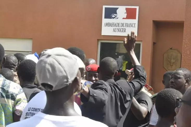 La France ferme son ambassade au Niger