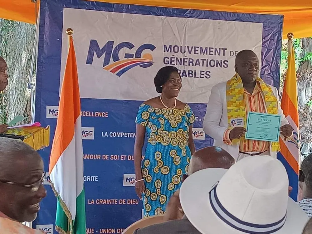 Municipales et régionales ivoiriennes 2023: Simone Gbagbo présente son commando