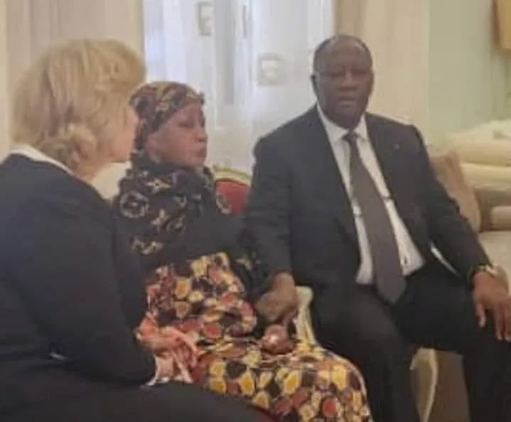 Décès de Bédié : Ouattara et Dominique aux côtes d’Henriette Bédié inconsolable, les images