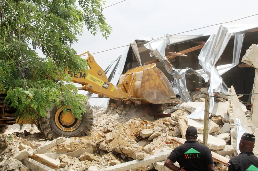 Démolition d’une bâtisse à Bingerville par la ministère de la Construction