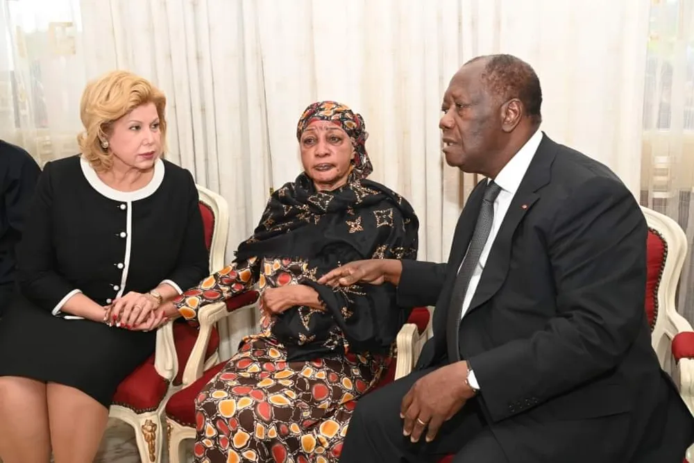 Décès de HKB: Dominique Ouattara aux côtés de Henriette Bédié, des images insoutenables