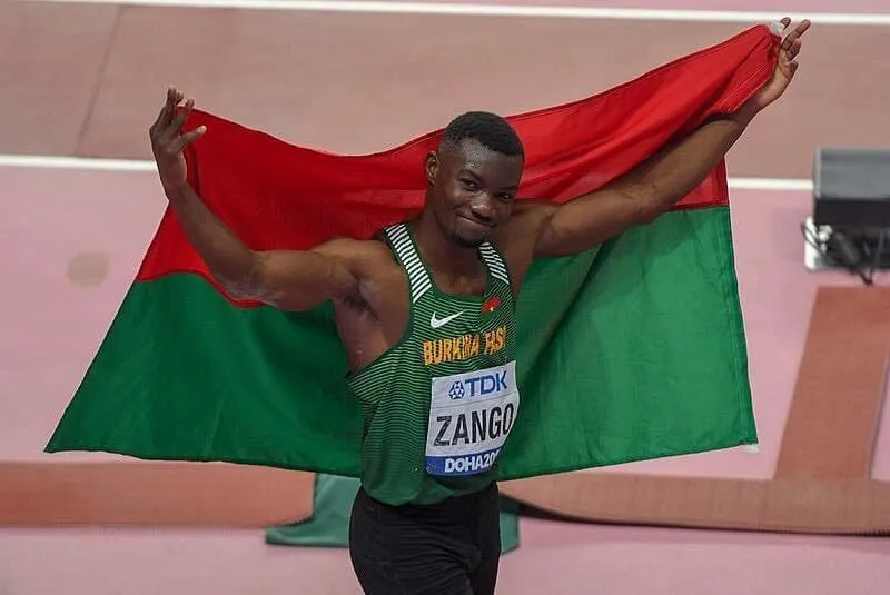 Mondiaux d’athlétisme 2023 : le Burkinabè Hugues Fabrice Zango décroche la médaille d’or au triple saut