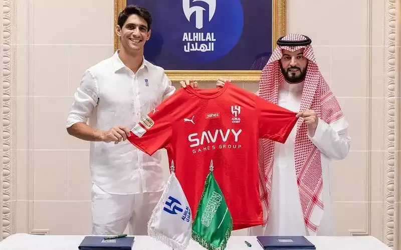 Yassine Bounou, le gardien de but marocain du FC Séville, signe à Al-Hilal