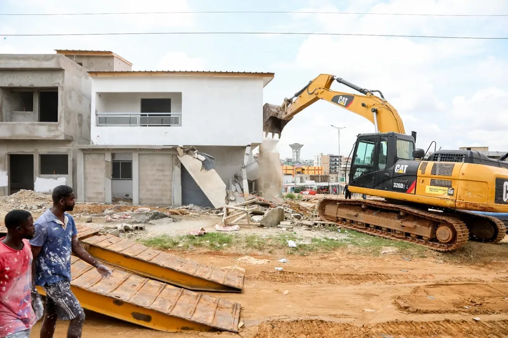 Démolition de 5 villas duplex en construction à Cocody