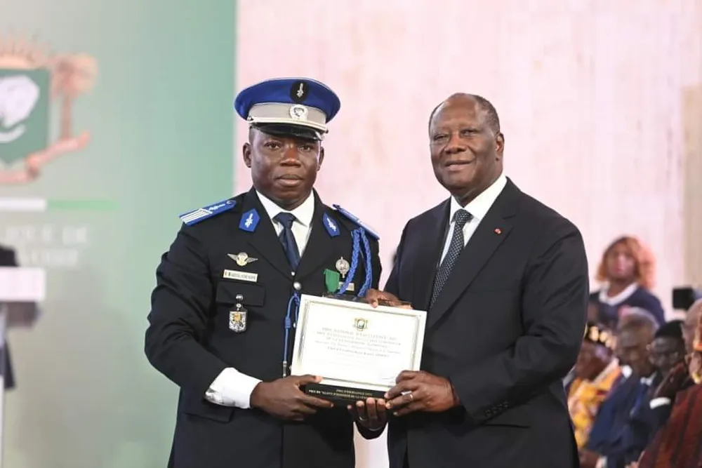 Commandant Karim Koné Abdoul, Chef d’Escadron commando d’Abobo, prix d’excellence 2023 du « Glaive D honneur de la gendarmerie nationale »