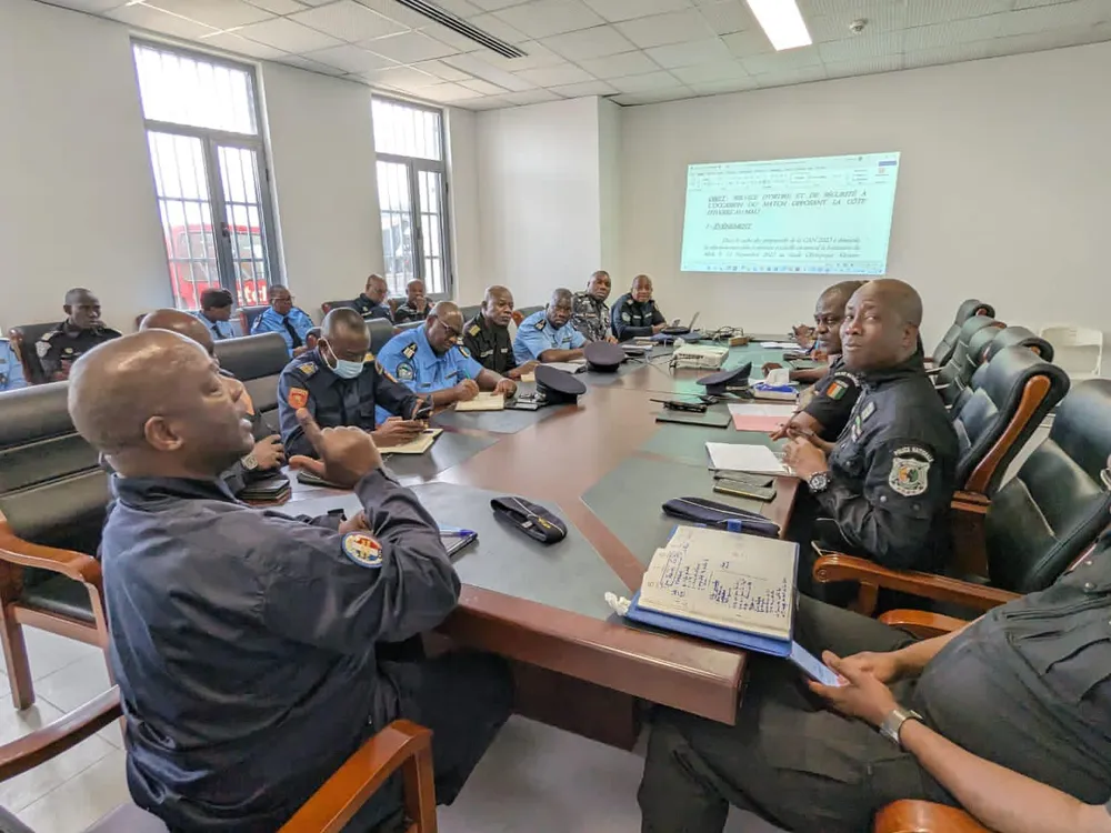 Affaire FESCI déloge des élèves en réaction aux déguerpissements de Gesco : une réunion d’urgence de la police pour désamorcer la crise
