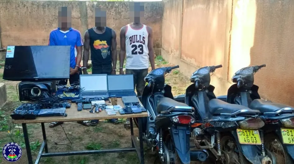 Burkina : 3 individus spécialisés dans les vols à main armée et cambriolages de domiciles arrêtés la police de Saaba