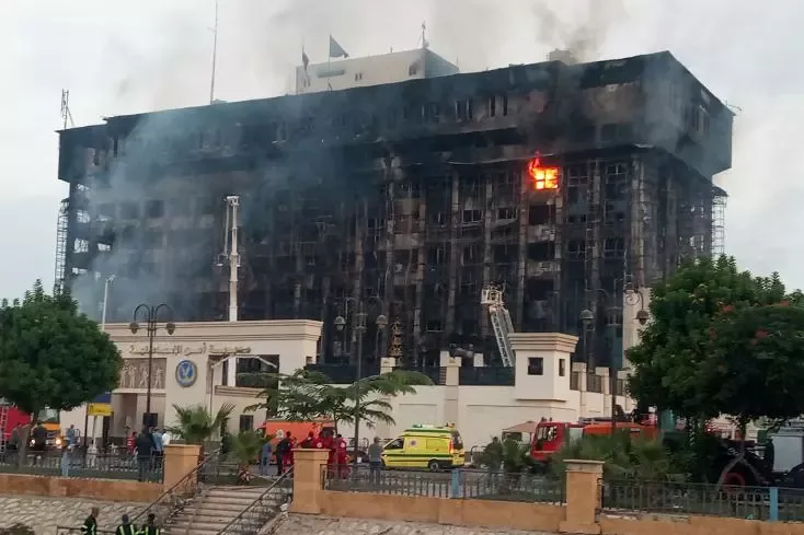 Incendie au QG de la police à Ismaïlia, en Égypte: 38 victimes