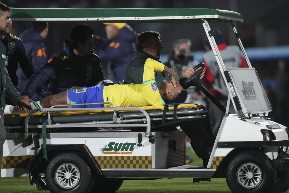 Rupture des ligaments croisés pour Neymar : une blessure qui pourrait compromettre sa Coupe du monde