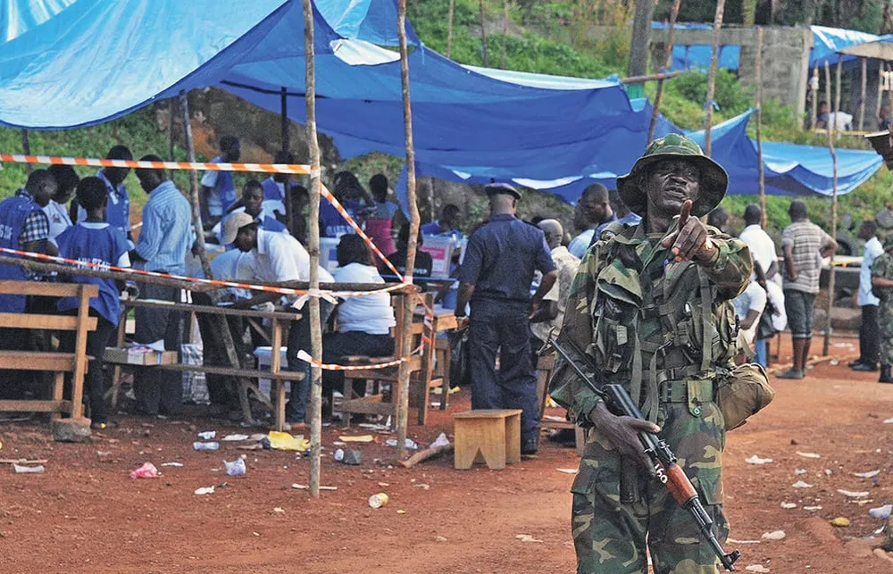 Tentative de coup d’Etat en Sierra Leone : les dirigeants impliqués dans l’attaque de la caserne militaire de Wilberforce arrêtés