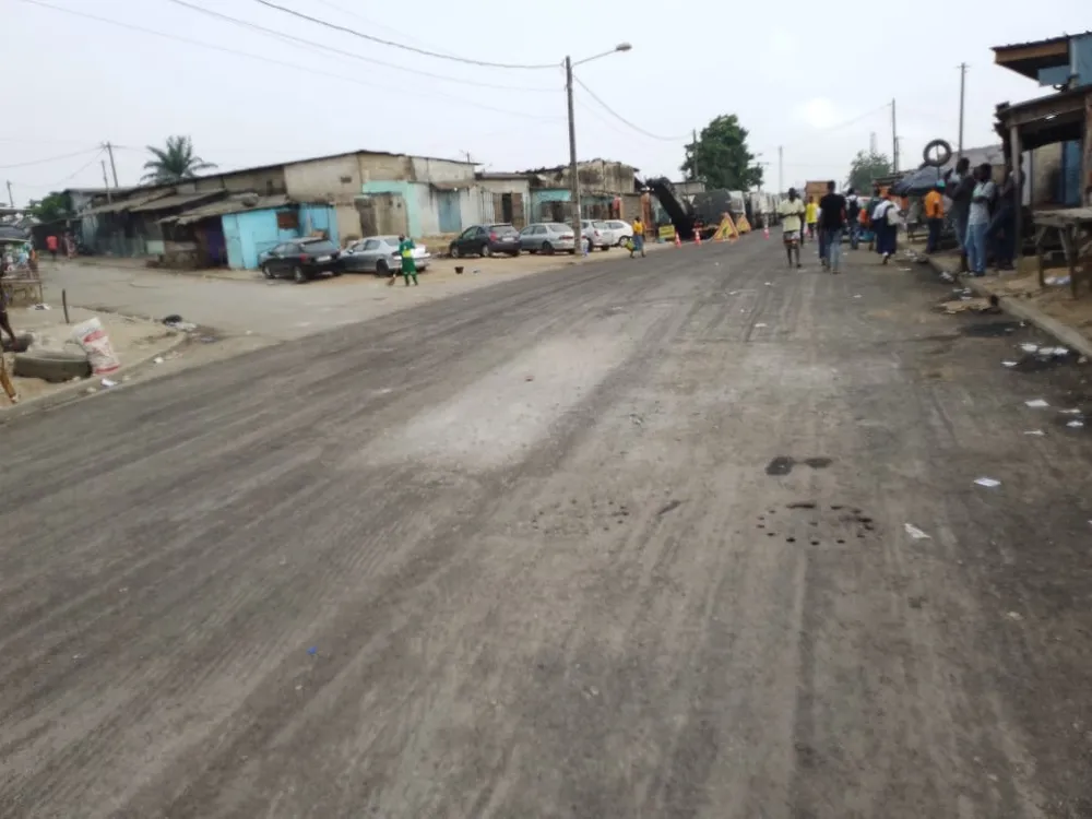 Abobo : Bitumage route Pharmacie Miria -Gendarmerie