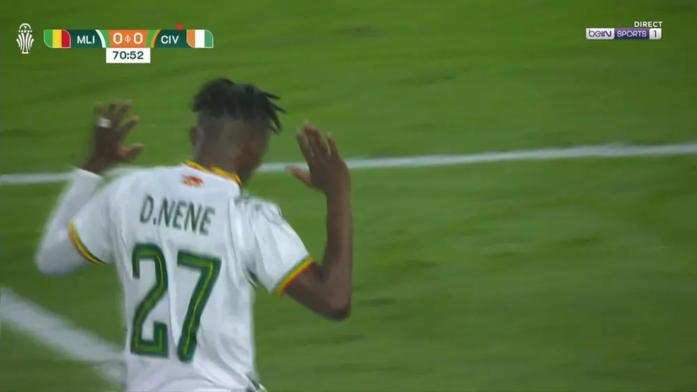 Néné Dorgeles, le joueur malien d’origine ivoirienne refuse de célébrer son but contre la Côte d’Ivoire: un geste de respect qui fait mouche