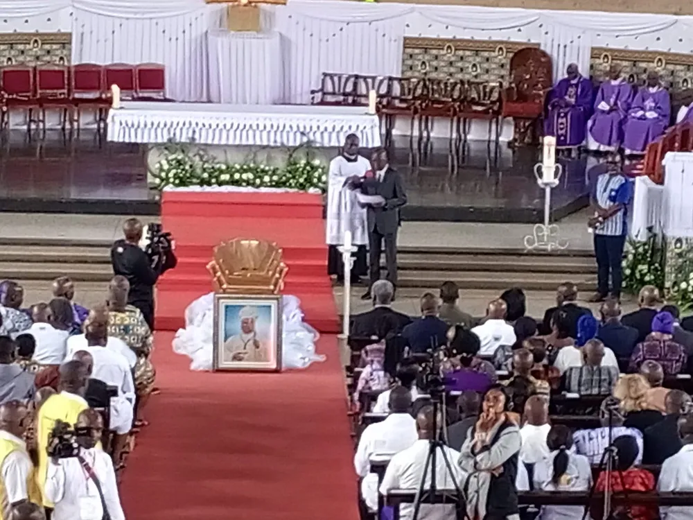 Mgr Paul Siméon Ahouana inhumé ce vendredi  aux côtés de son prédécesseur