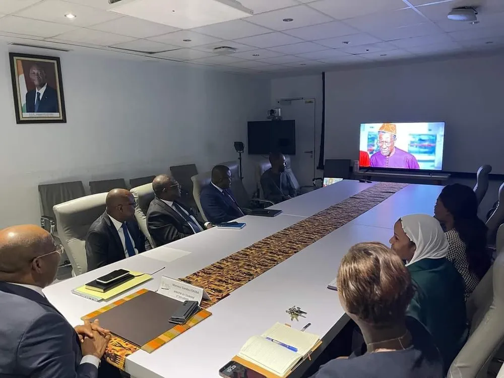 « Les perles de Babi » : la nouvelle série d’Erico Sery présentée au ministre Siandou Fofana