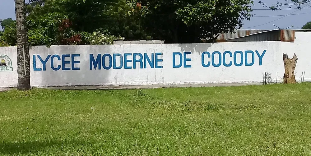 Lycée Moderne de Cocody : Un élève gifle une enseignante, les enseignants en grève