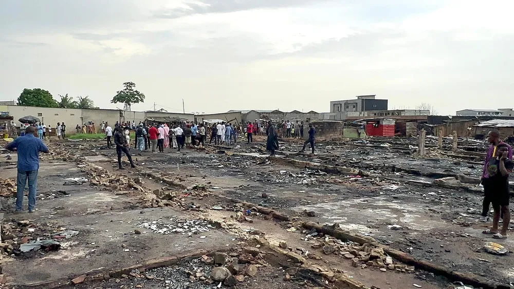 Plus de 200 habitations ravagées par un incendie à Belleville : la mairie d’Abobo sur les lieux du drame