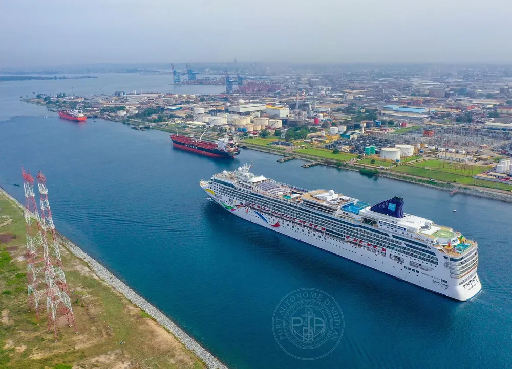 Le NORWEGIAN DAWN à Abidjan le 29 mars 2023