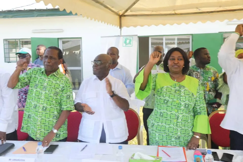 2025 : Grand-Bassam se mobilise pour Tidjane Thiam, Me Linda Diplo à la tête d’une marée humaine
