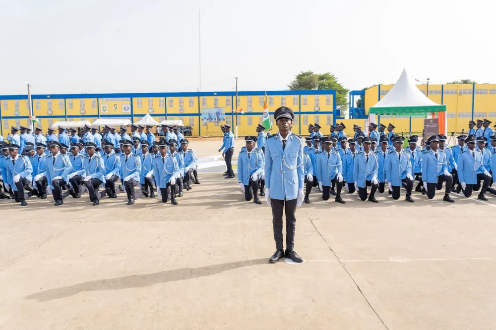 Remise d’épaulettes des commissaires et officiers de la promotion 2023-2024 de la police  ivoirienne