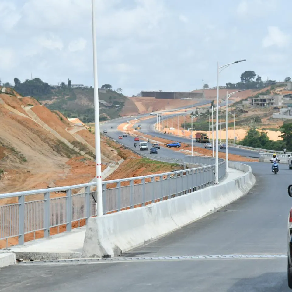 Visite du chantier de construction de la voie de contournement d'Abidjan (Y4)