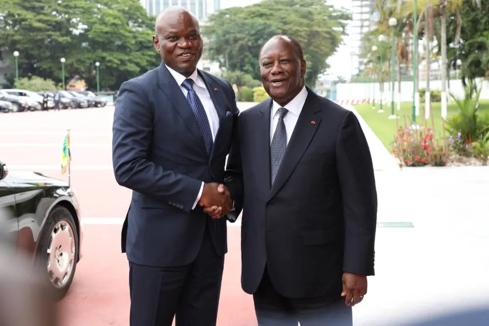 Le Président de la Transition gabonaise, le Général Brice Oligui Nguema et le Président Alassane Ouattara lors de sa visite