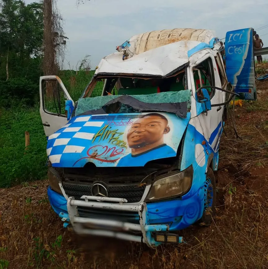 Accident d'un mini-car de transport de 24 places le 17 avril 2024 à Zakogbeu, sur l'axe Zoukougbeu-Daloa