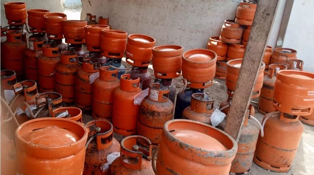 Démantèlement d'un site de transvasement illégal de gaz butane à Gonzagueville le 18 avril 2024