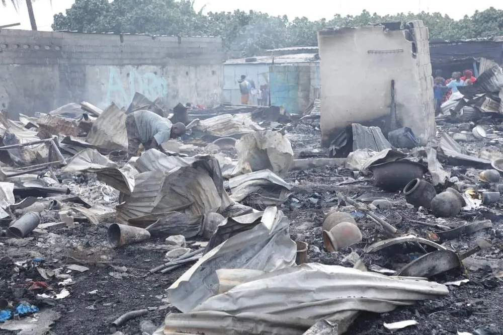 Un incendie a ravagé plusieurs habitations à Petit-Bassam, dans la nuit du 2 au 3 avril 2024 faisait 4 morts.