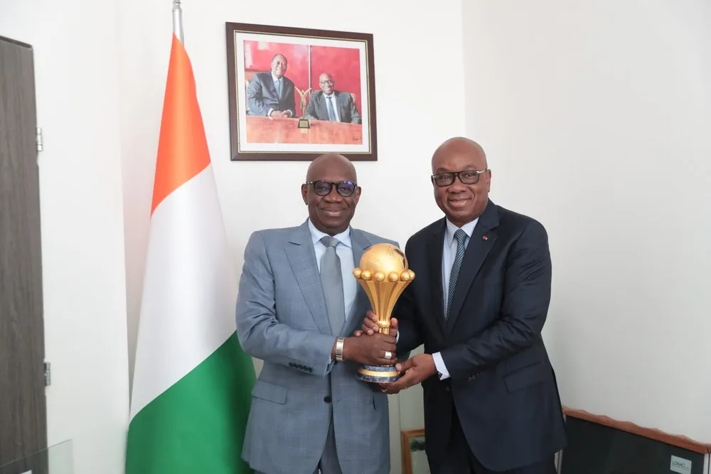 La FIF présente le trophée de la CAN 2023 à la LONACI