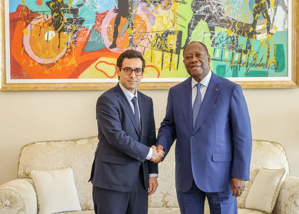 Le Président Alassane Ouattara et le Ministre français de l'Europe et des Affaires étrangères, Stéphane Séjourné à Abidjan