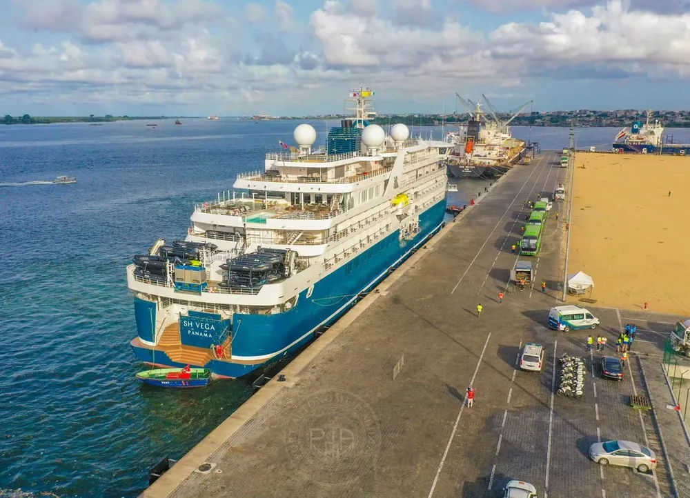 Le SH Vega, un navire de croisière fait escale au port d’Abidjan le 20 avril 2024