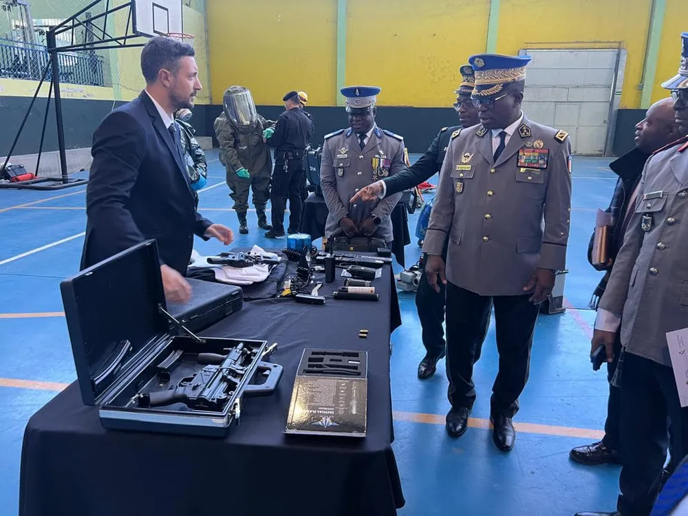 Visite de travail en Espagne du Général de Corps d'Armée Alexandre Apalo TOURE