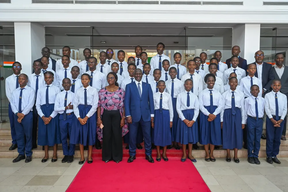 Adama Bictogo et les meilleurs élèves du Lycée Alassane Ouattara le 14 mai 2024