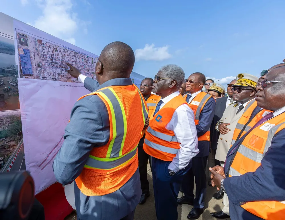 Robert Beugré Mambé lors de la visite des travaux de la première phase du 4e pont d'Abidjan le 29 mai 2024
