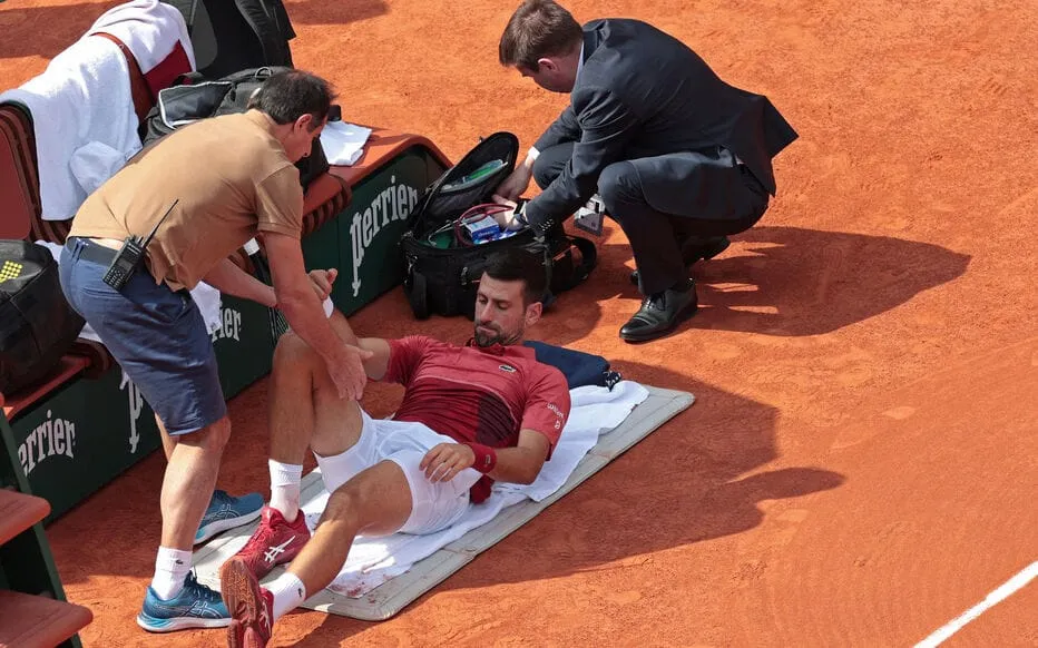 Novak Djokovic blessé lors des huitièmes de finale du tournoi de Roland-Garros le 3 juin 2024