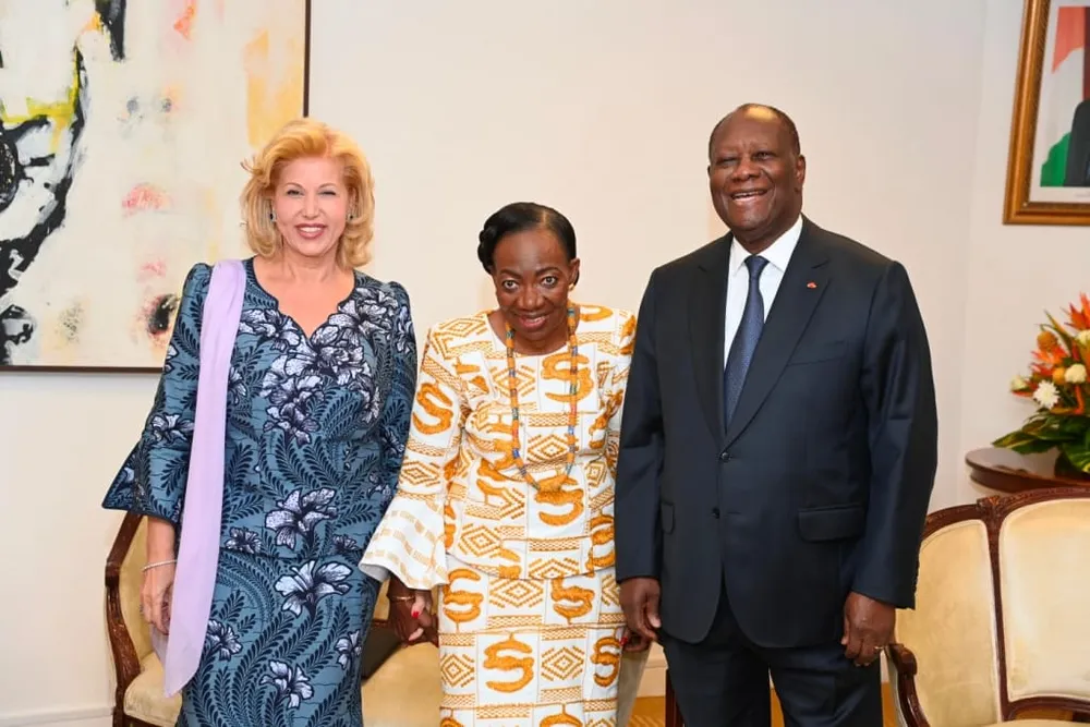 Dominique Ouattara, Henriette Dagri Diabaté et Alassane Ouattara lors de la dédicace du livre "Alassane Ouattara, 50 ans de c