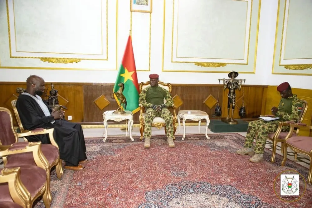 Échange entre Kemi Seba et Ibrahim Traoré à Ouagadougou