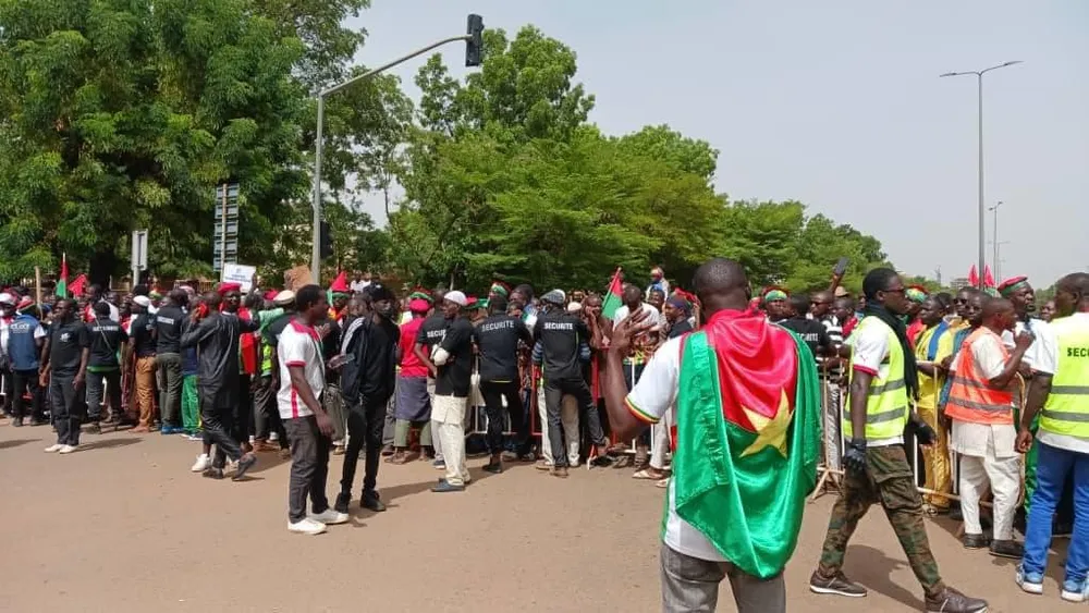 Manifestation au Burkina devant l'Ambassade de France